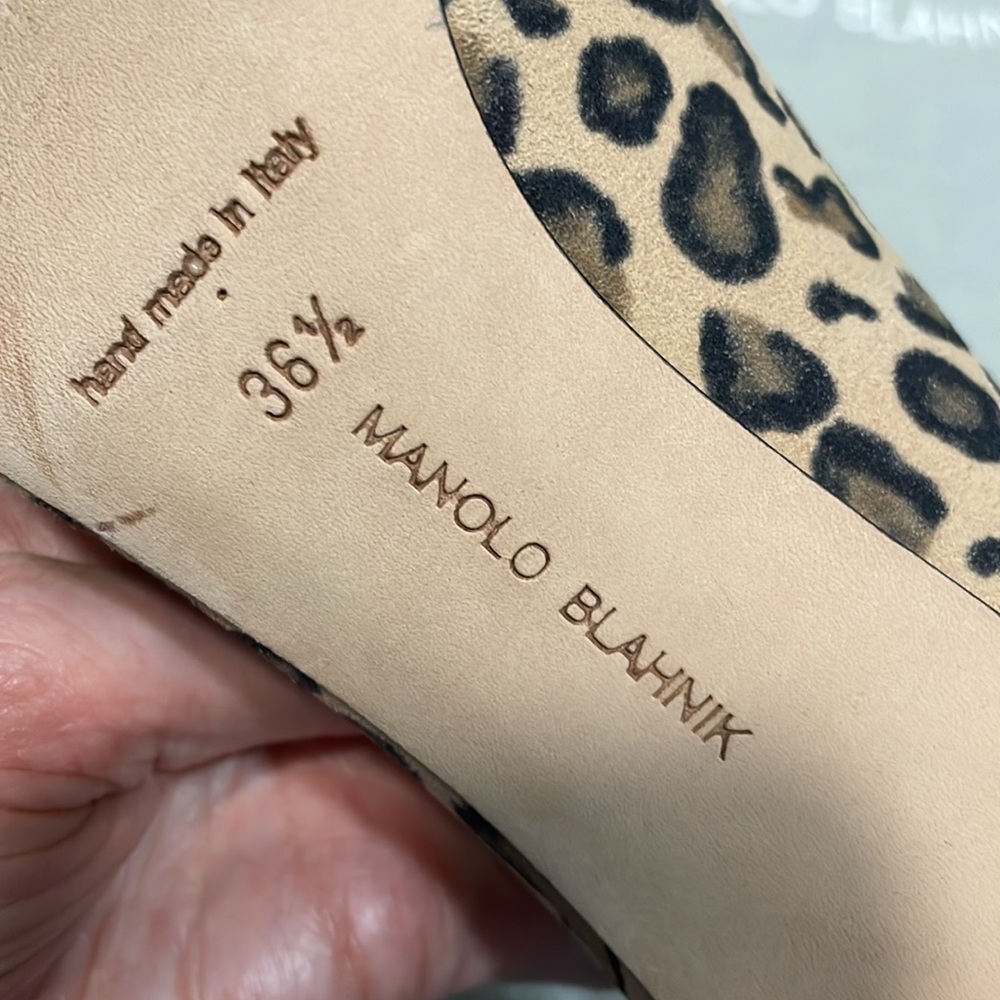 Manolo Blahnik leopard suede heels - Picture 4 of 13